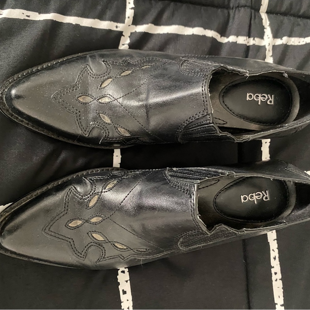 Reba Women's Black Pointed Slip-On Leather Shoes